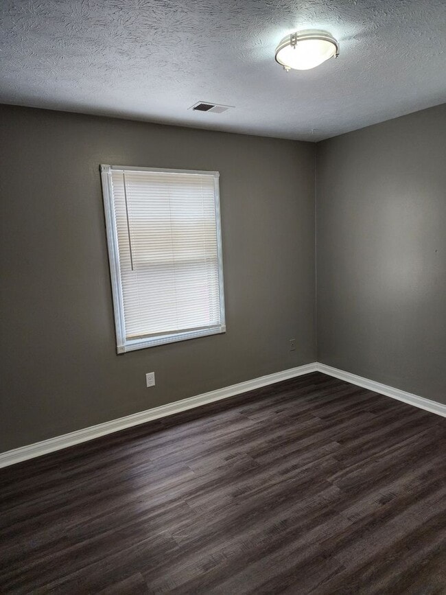 Foto del edificio - 2 bedroom 1 bath apartment