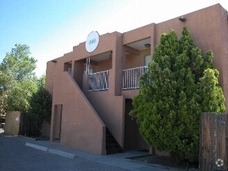 Building Photo - 300 Whispering Sands Ct SE