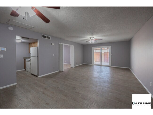 Building Photo - Welcome Home to This Charming 2/2 Townhous...
