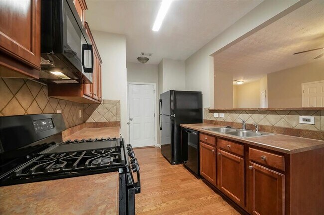 Building Photo - 744 Mountain Laurel Dr