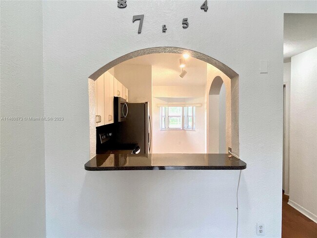 Foto del edificio - 945 NE 34th Ave