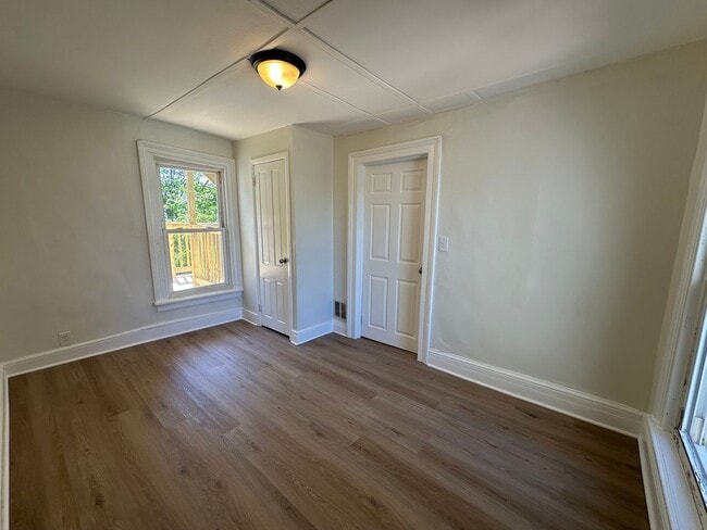 Building Photo - 300 Redmond St