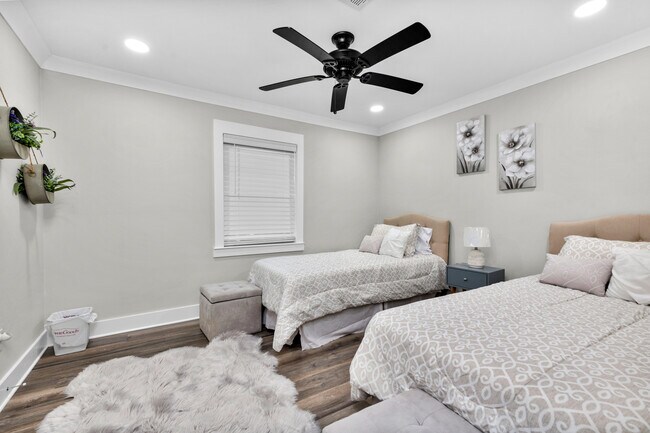 Building Photo - Furnished Duplex - Unit A