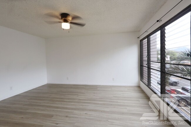 Building Photo - 2 Bedrooms | 1 Bathroom | 1 Parking in Wai...