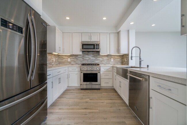 Building Photo - 420 Goldenrod Ave