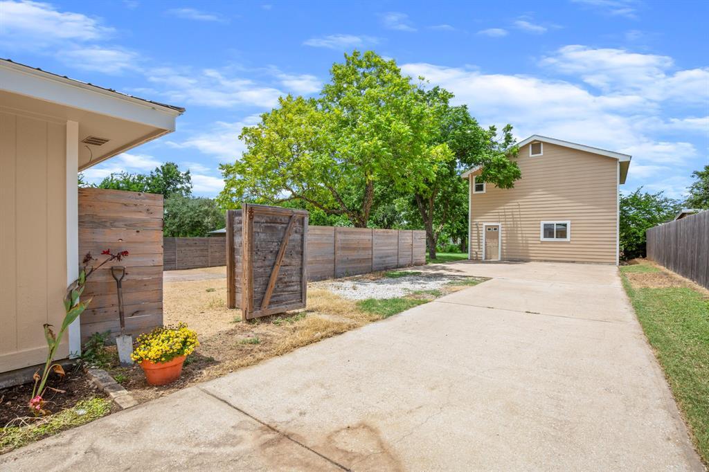 Primary Photo - 15302 Spring Hill Ln