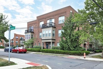 Building Photo - 511 W 1st Ave