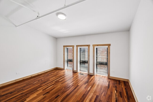 2BR, 2.5BA - 1,000SF - Primary Bedroom - 4611 S Ellis Ave