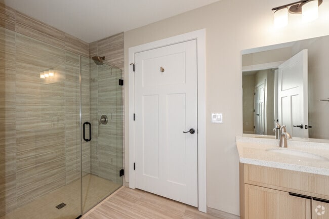 1BD, 1BA - 938SF - Primary Bathroom - Overland Crossing