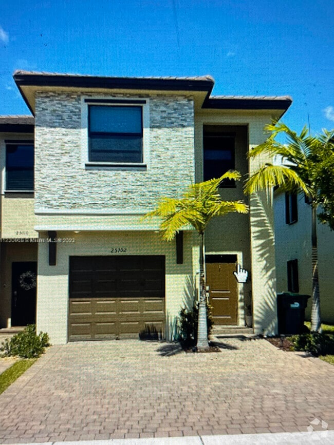 Building Photo - 25102 SW 108th Ave
