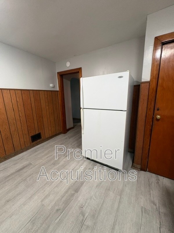 Foto del edificio - 126 E 3rd St