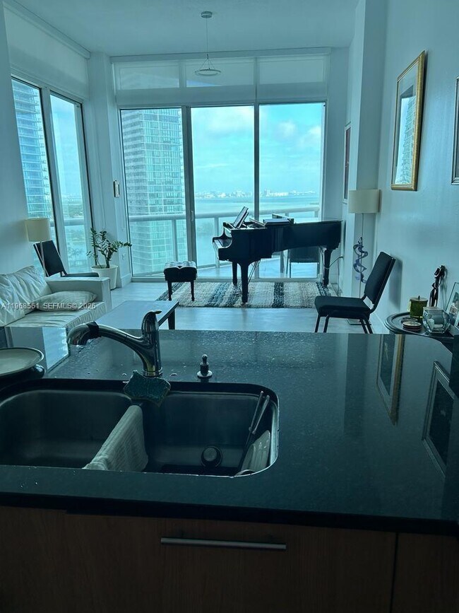 Foto del edificio - 480 NE 30th St