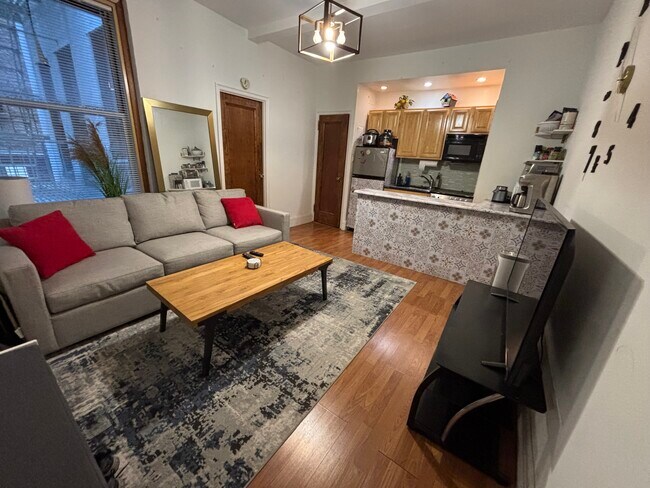 Building Photo - 325 W 45th St