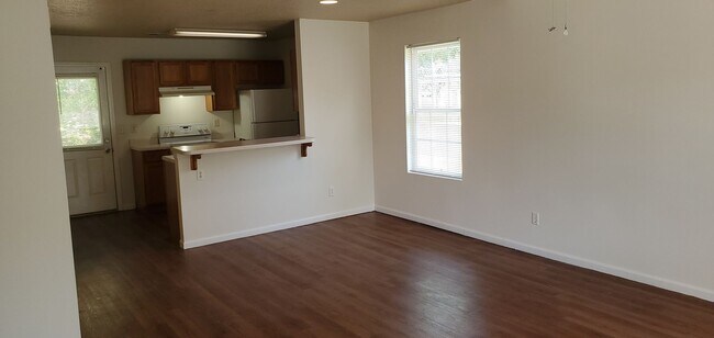 Building Photo - 5305-5307 Geyser Blvd
