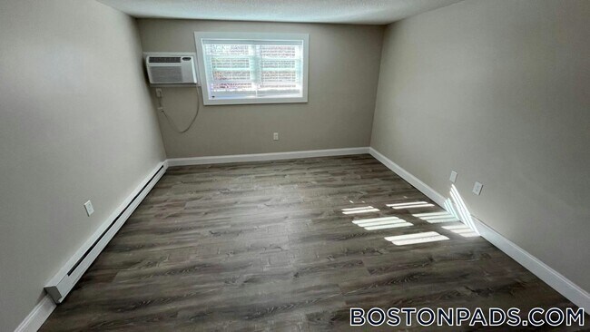 Foto del edificio - 799 Farm Rd