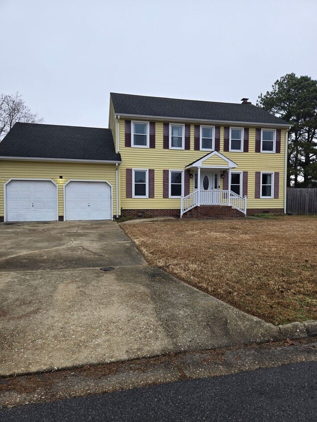 Primary Photo - Lovely 4 bedroom 2.5 bath 2 story single f...