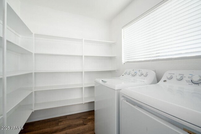 Foto del edificio - 7940 W Mission Ln