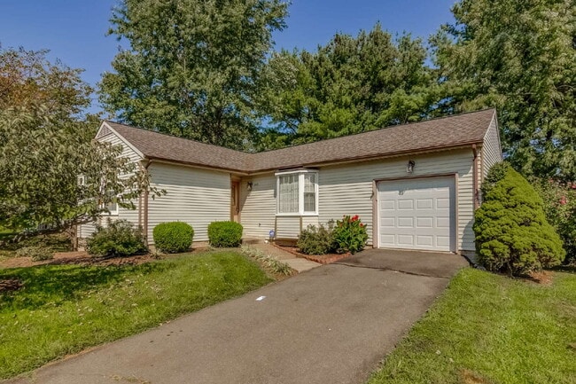 Building Photo - Modern Comfort and Convenience Await