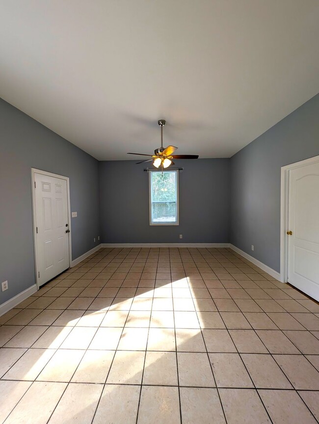 Building Photo - Downtown Cornelius! Minutes from Lake Norman! NEW HVAC!  2 Bedroom, DUPLEX!