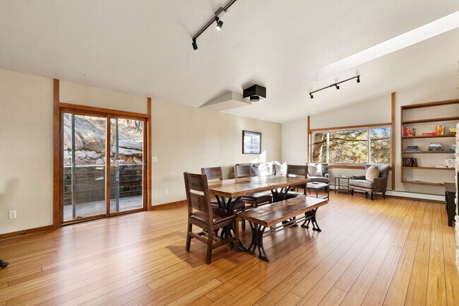 Building Photo - 397 Dawson Ct