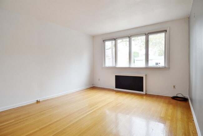 Building Photo - 19 W 32ND St