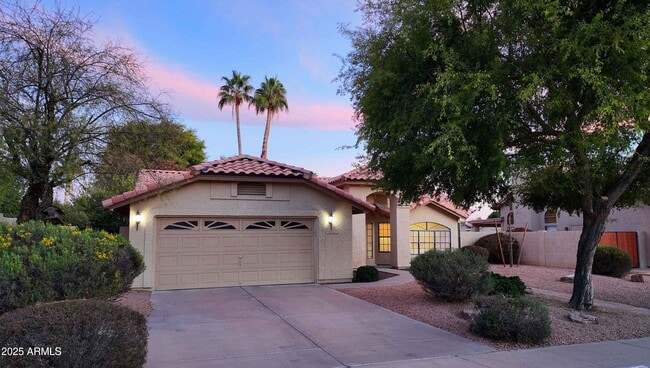 Building Photo - 9445 S La Rosa Dr