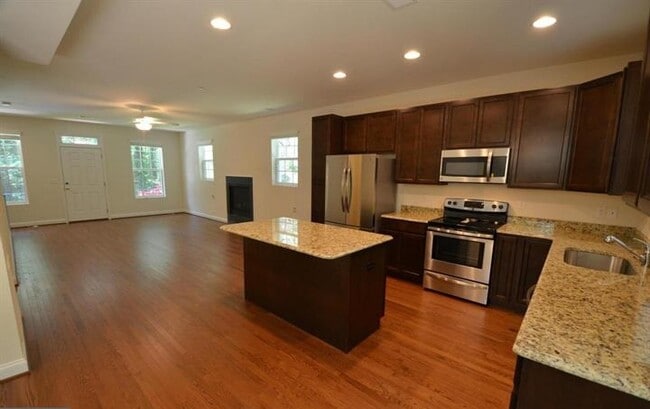 Foto del edificio - 5917 Sneed Dr