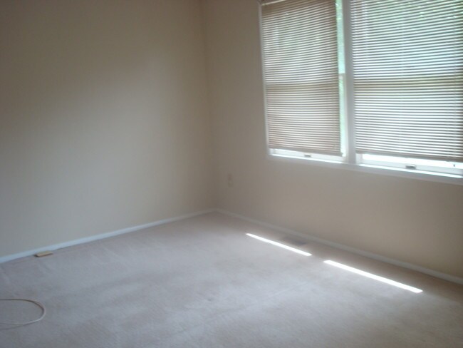 Building Photo - 722 Sturgis Dr