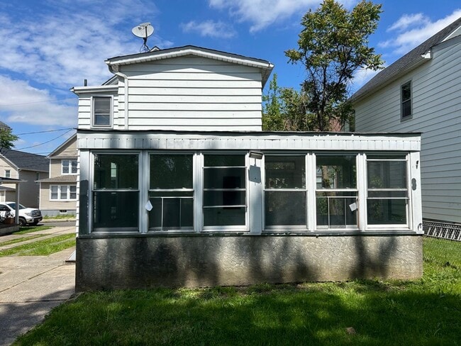 Foto del edificio - 8 Leland Ave