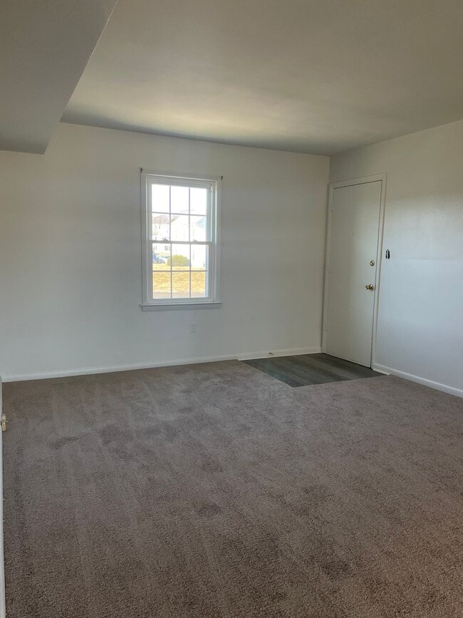 Building Photo - 6491 Carefree Ln