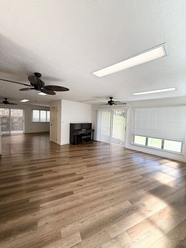 Building Photo - Manoa Valley - 3 bedroom 2.5 bath house w/...