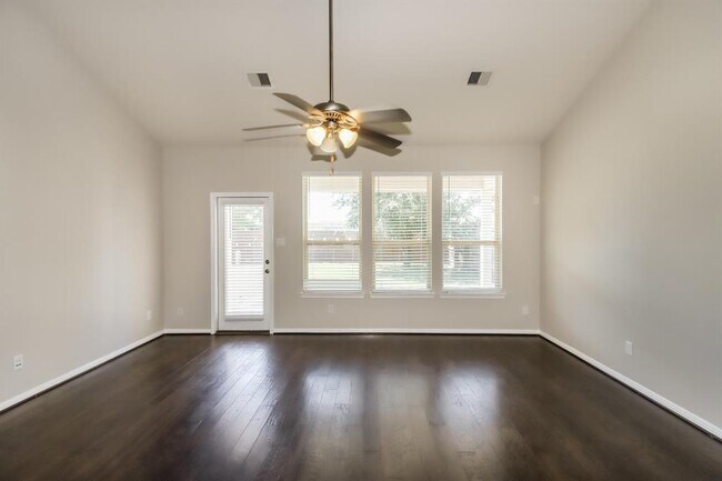 Foto del edificio - 4914 Ginger Bluff Trail
