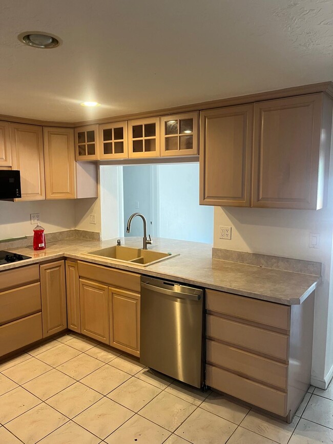 Building Photo - 3416 Bainbridge Dr