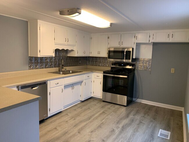 Foto del edificio - Mount Juliet three bedroom two bath in the...