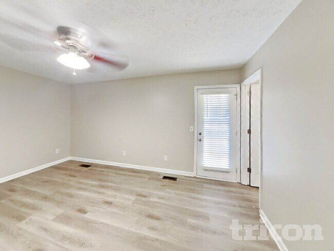 Foto del edificio - 3009 Blackwood Dr