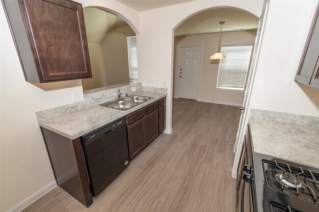 Foto del edificio - 4231 Silver Ranch Rd