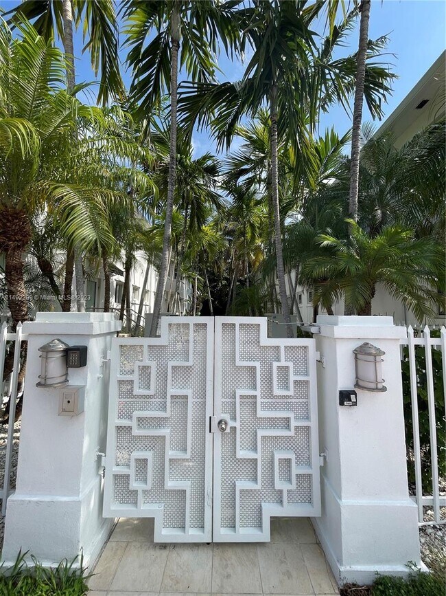 Building Photo - 731 6th St