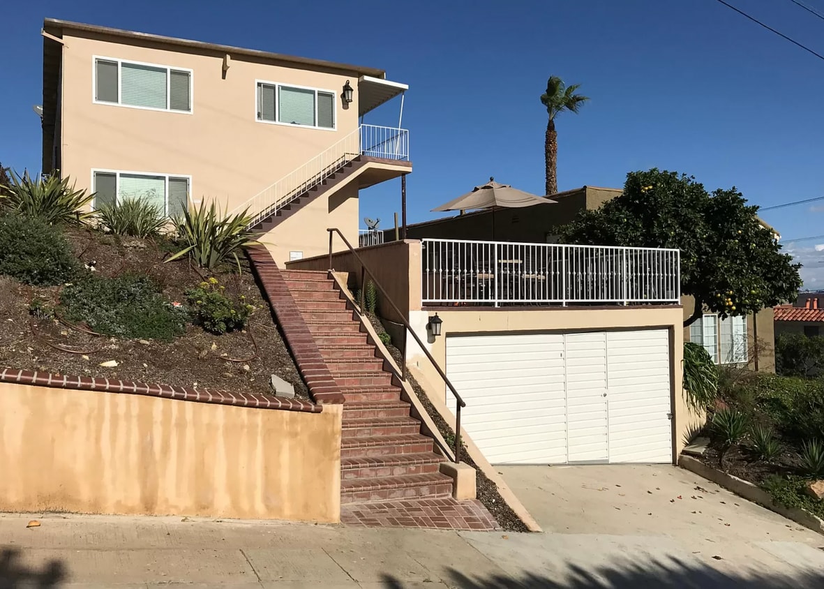 front - 708 W 32nd St