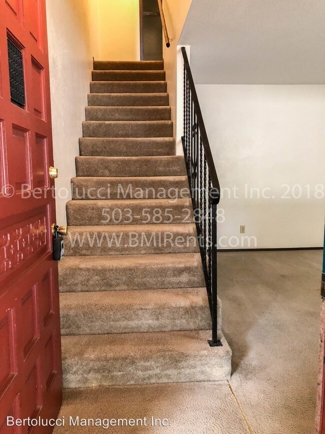 Building Photo - 4590-4596 Chelan St NE
