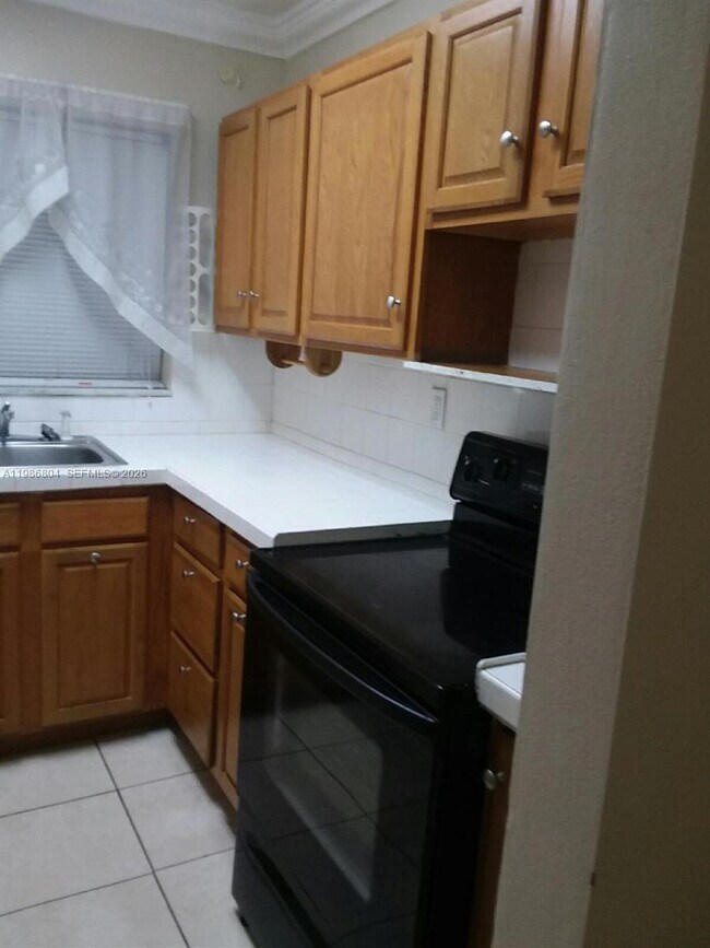 Foto del edificio - 140 Royal Palm Rd