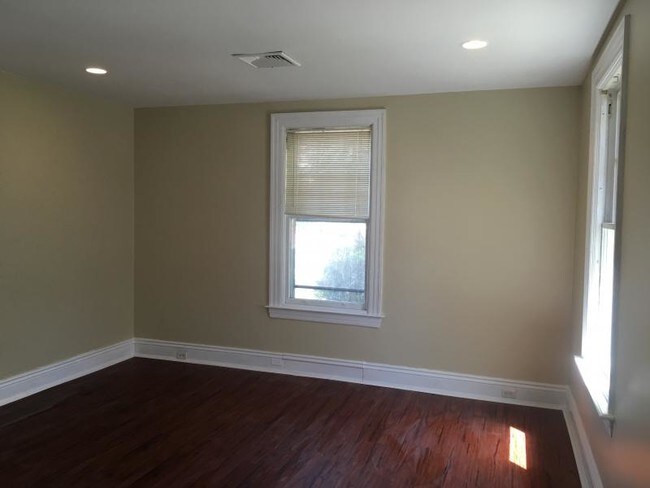 Foto del edificio - 1601 N Front St