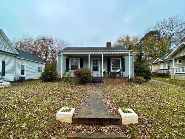Building Photo - Cute 2 Bed 1 Bathroom Home in Greensboro