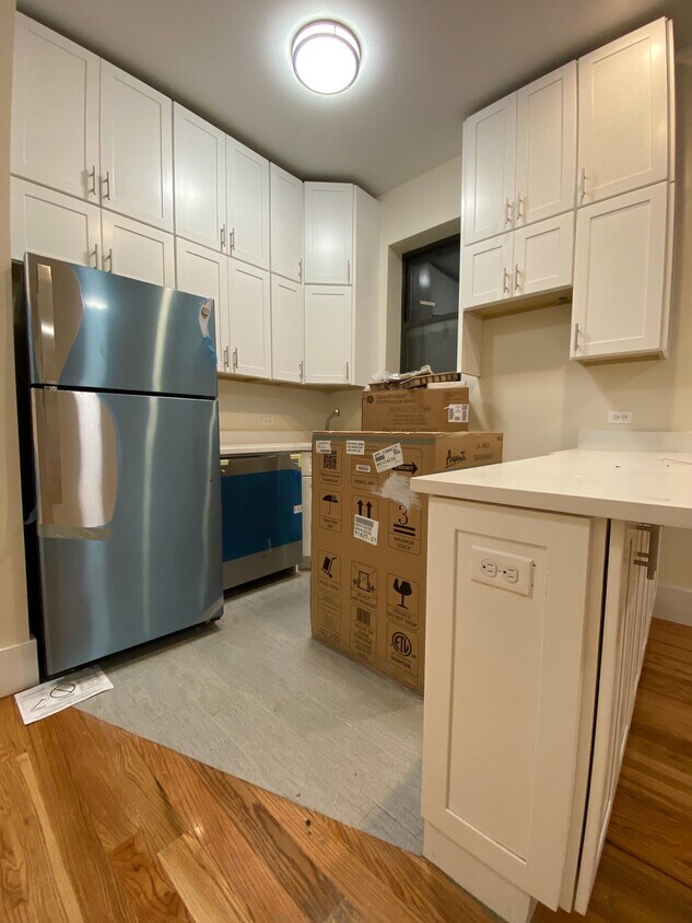 KITCHEN - 140 W 80th St