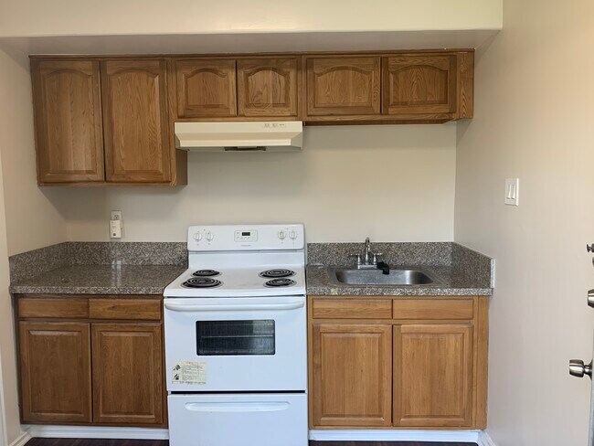 Building Photo - 8226 Painter Ave