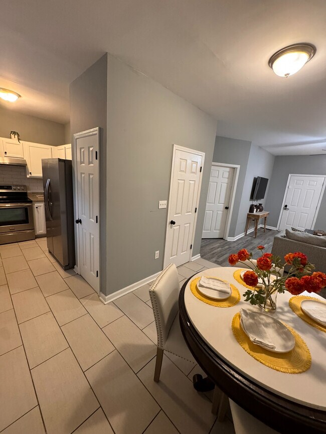 Foto del edificio - Room in Duplex on Jones Ave NW