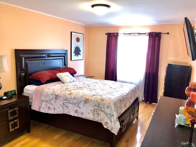bedroom - 404 32nd St