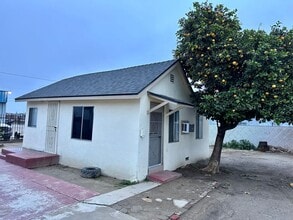 Building Photo - 1220 Academy Ave