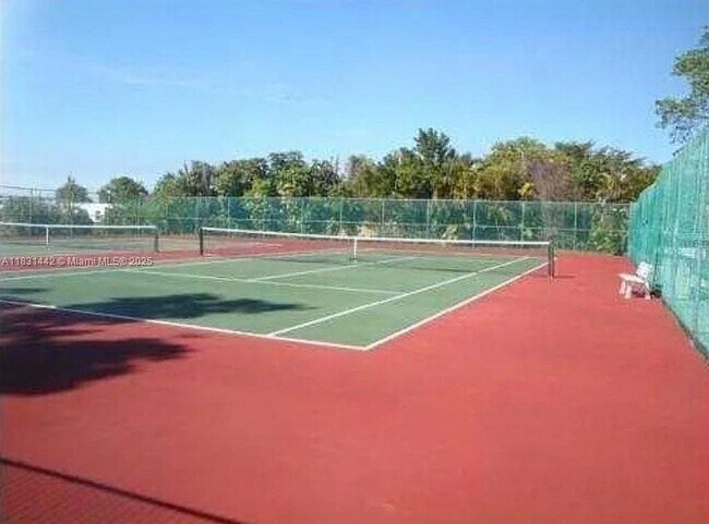 Foto del edificio - 10777 W Sample Rd