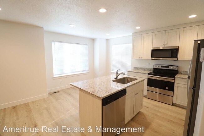 Building Photo - 3 br, 2.5 bath House - 170 East Valley Way...