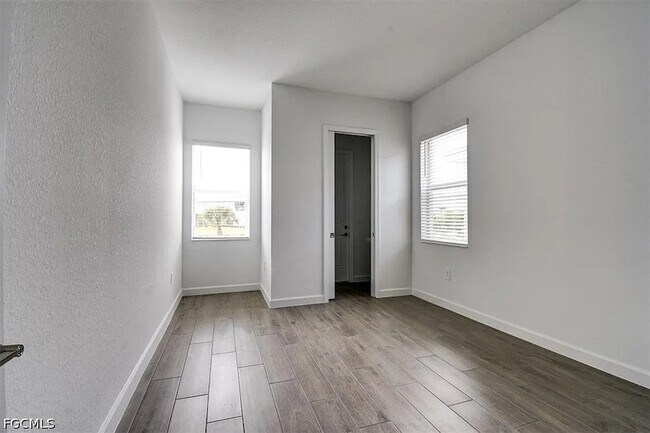 Foto del edificio - 7796 Lakes Edge Ln